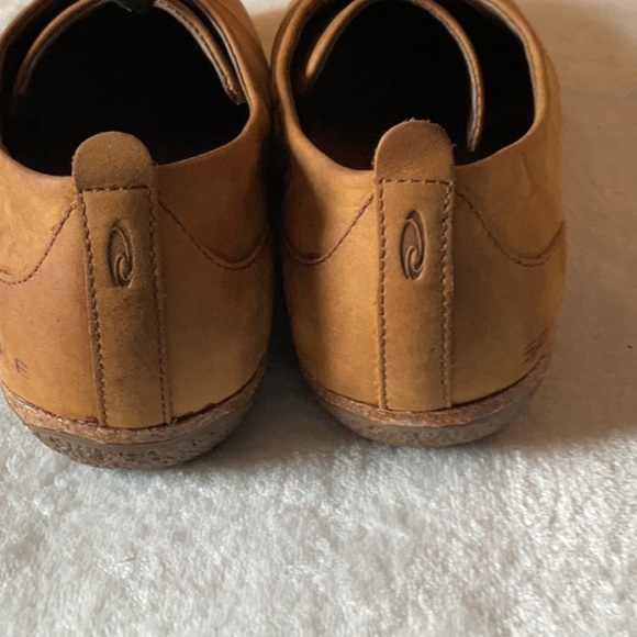 Classic Brown Leather Flats - Picture 2 of 8